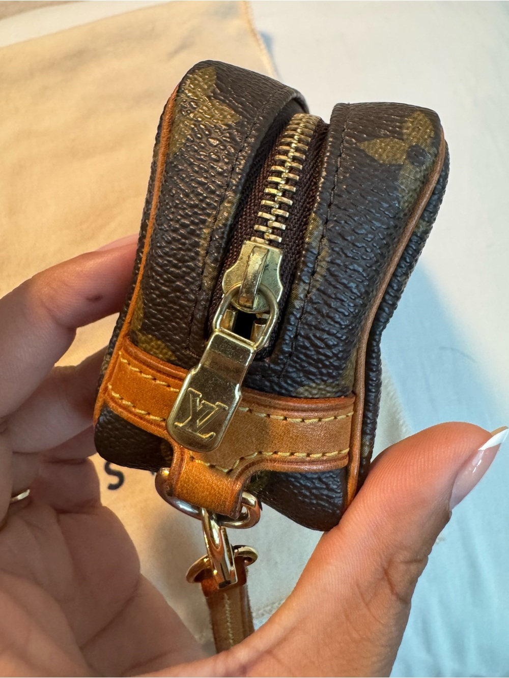 Vintage Louis Vuitton Monogram Wapity Pouch - Picture 4 of 11
